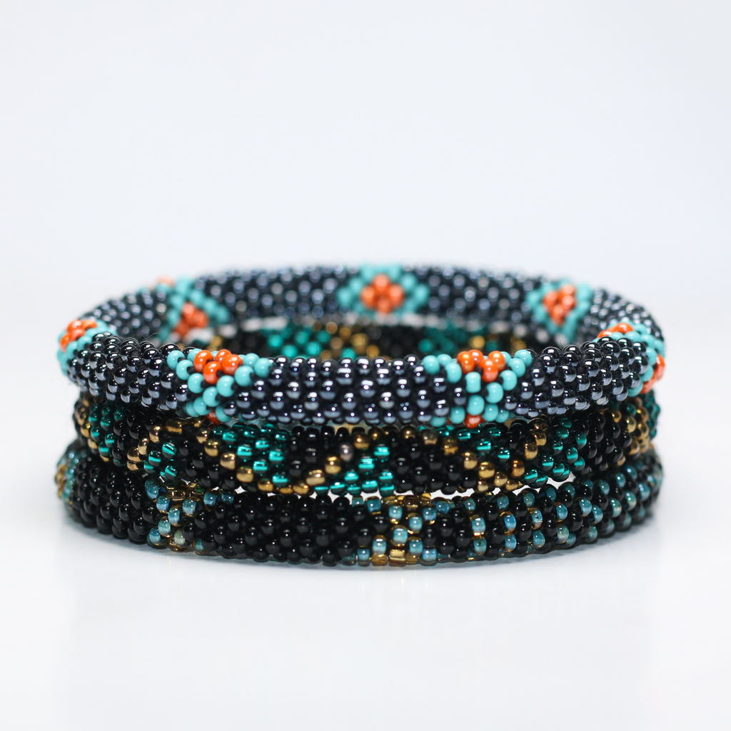 ROLL-ON PERLEARMBÅND - shiny turkis, blank sort med gylden detalje