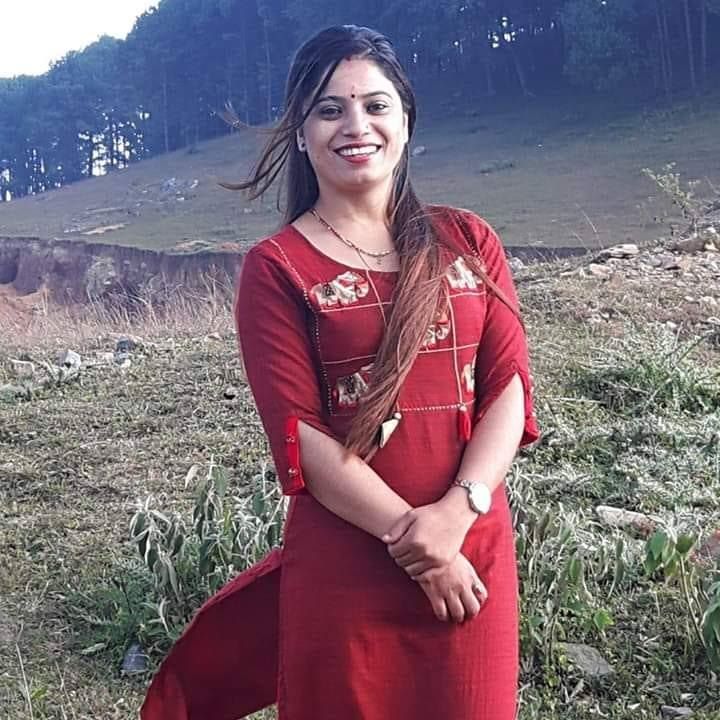 ROLL-ON PERLEARMBÅND FRA NEPAL - LYS BLÅ MED RØD OG HVID DETALJE