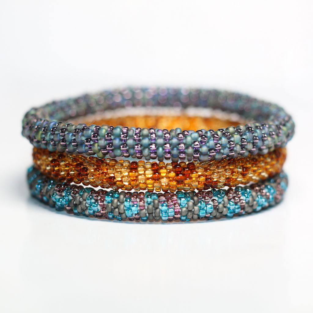 ROLL-ON PERLEARMBÅND FRA NEPAL - Amber