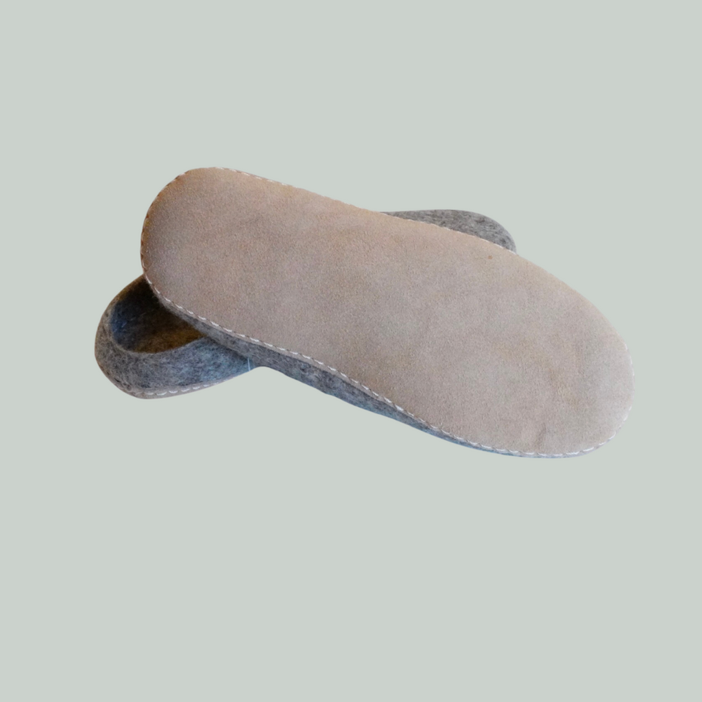 HJEMMESKO/SUTSKO - VOKSNE - ULD - HÅNDLAVET - LYS GRÅ