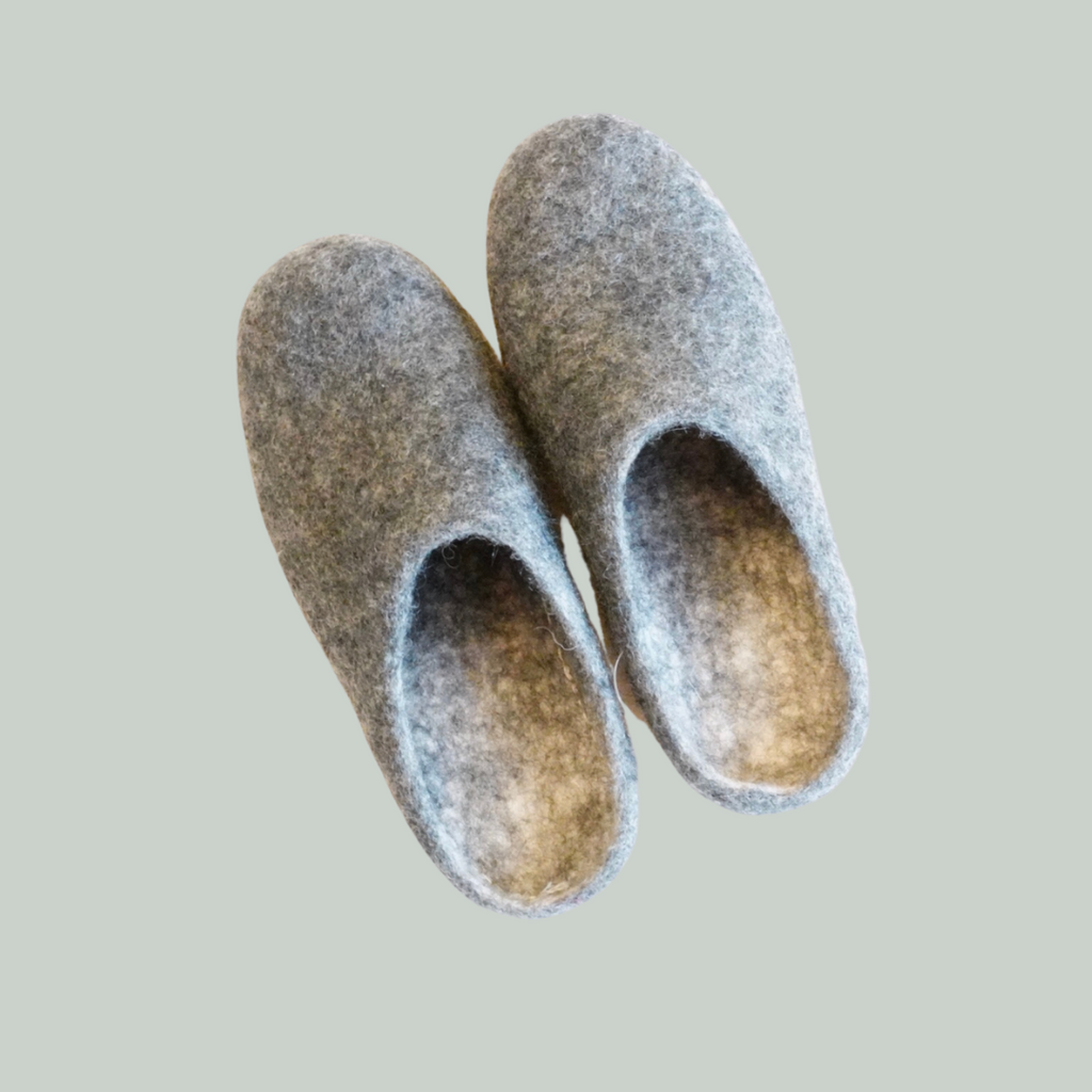 HJEMMESKO/SUTSKO - VOKSNE - ULD - HÅNDLAVET - LYS GRÅ