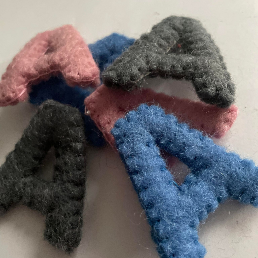 BOGSTAVER - FILT - ALFABET LØSE BOGSTAVER I LYSERØD