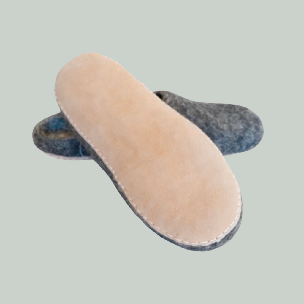 HJEMMESKO/SUTSKO - VOKSNE - ULD - HÅNDLAVET - LYS GRÅ