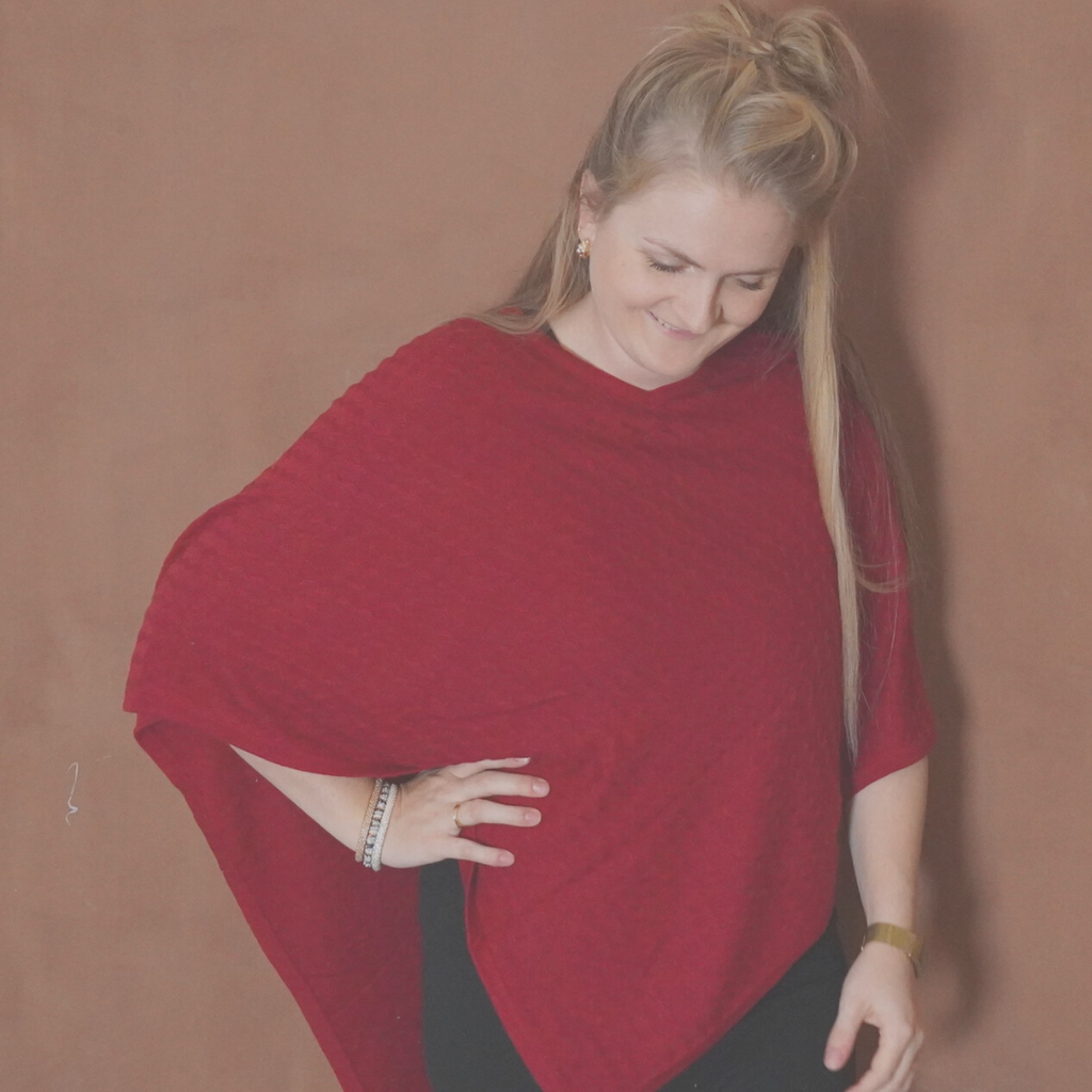 Poncho - med CASHMERE - dyb rød - Kabelstrik