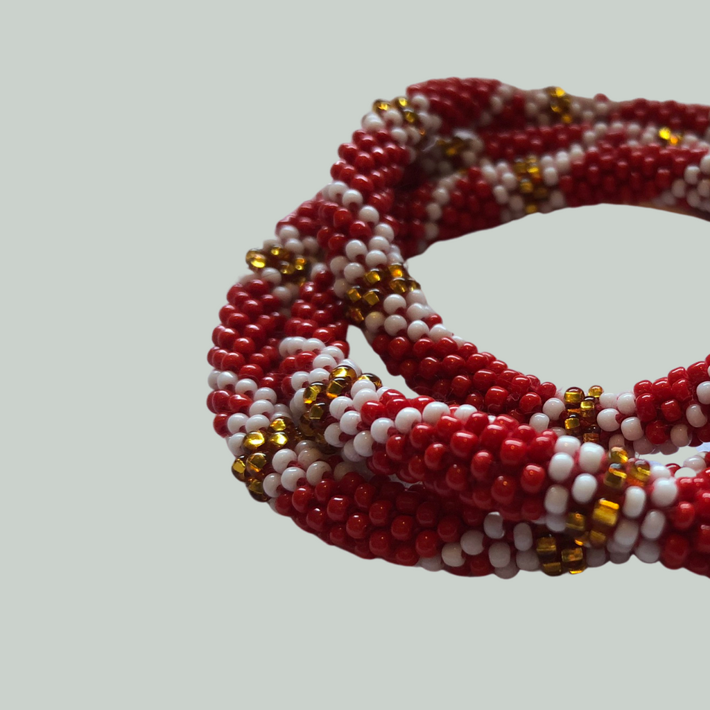 ROLL-ON PERLEARMBÅND - RØD MED GULD-HVID MØNSTER