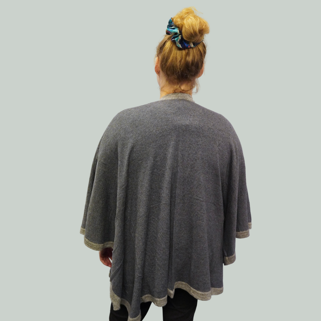 Slå-om-sjal (wrap-shawl) - med cashmere - lys grå