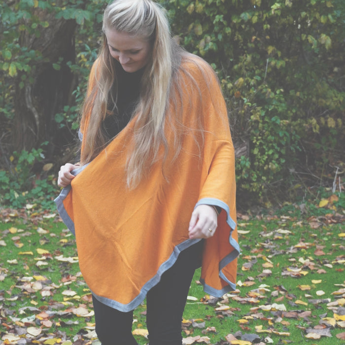 Slå-om-sjal (wrap-shawl) - med cashmere - orange med grå detalje